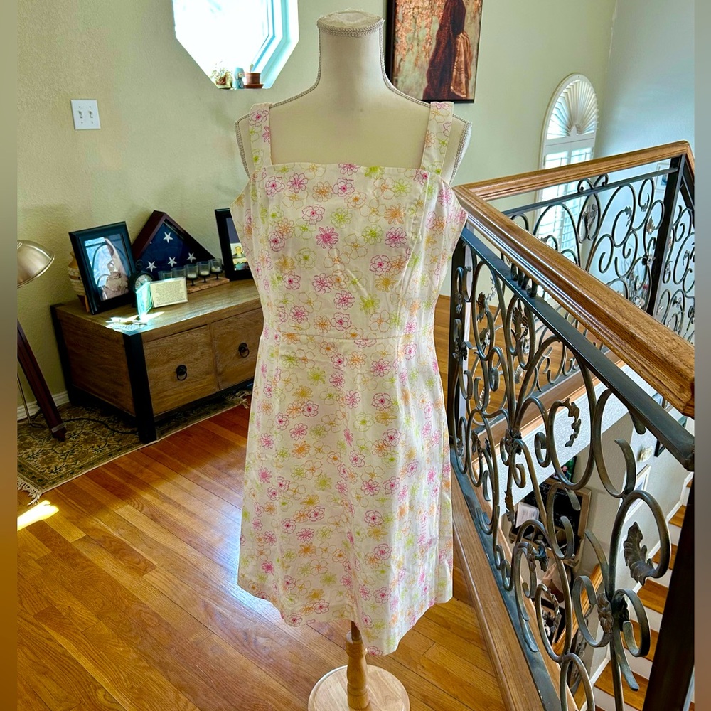 Dress Barn White Knee Length Flower Dress in Women’s Size 12